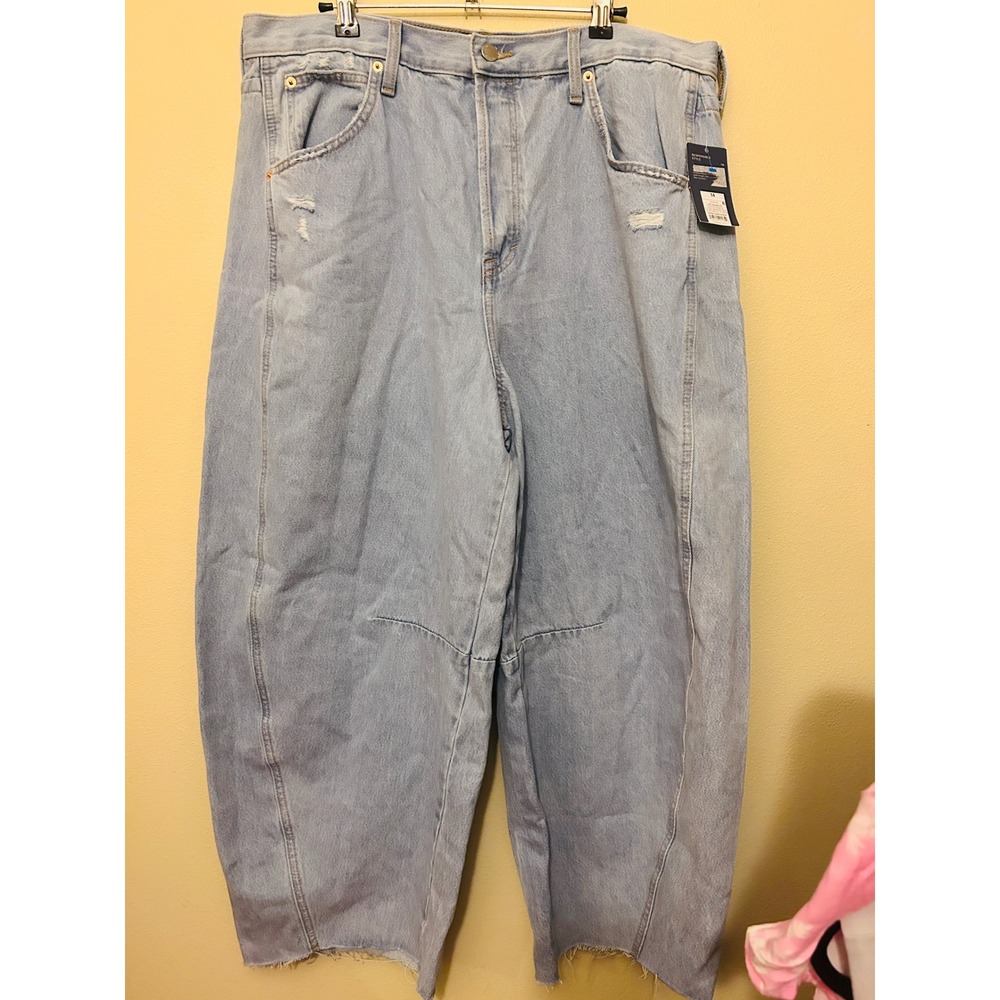 Barrel High Rise Curved Leg Jeans Womens 14 Light Blue NWT Distressed